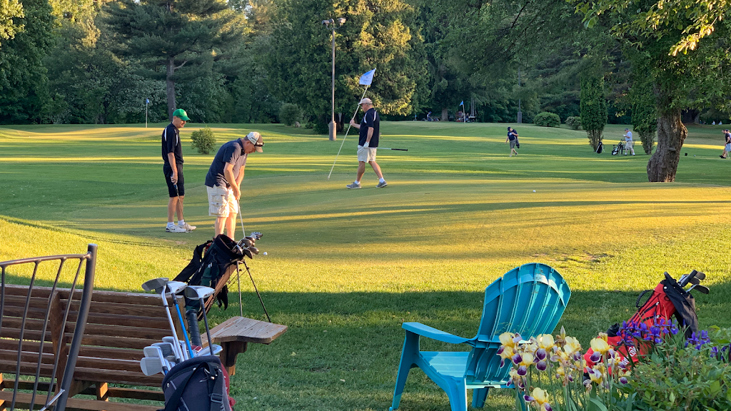 Sunnyside Par 3 | restaurant | 170 Sunnyside Road, Queensbury, NY 12804, USA | 5187920148 OR +1 518-792-0148