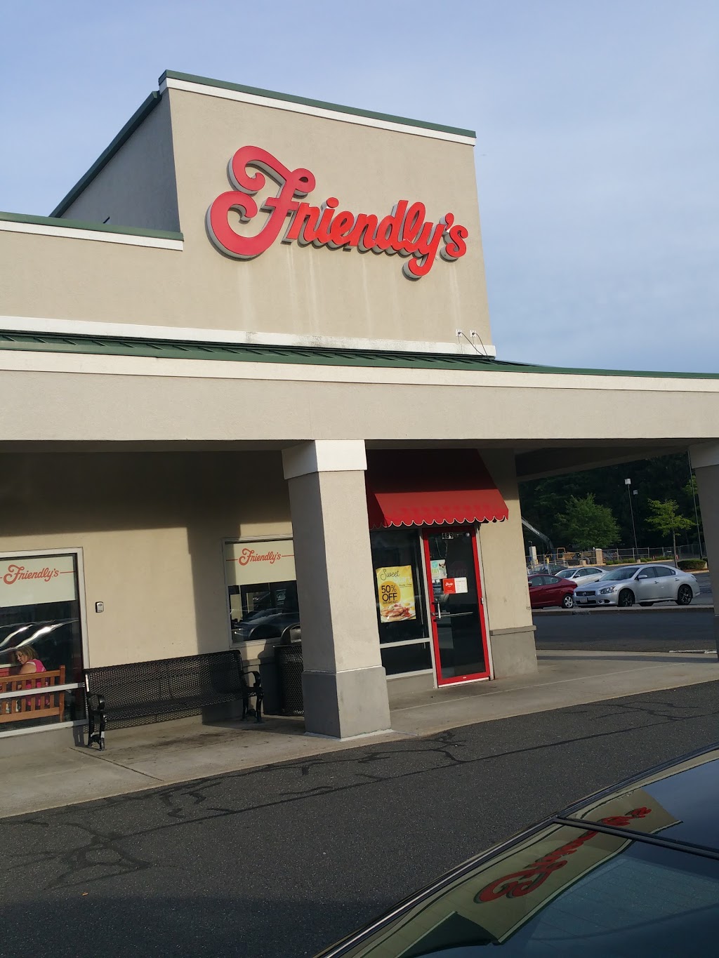 Friendlys | meal takeaway | 489 Newton St, South Hadley, MA 01075, USA | 4135388010 OR +1 413-538-8010