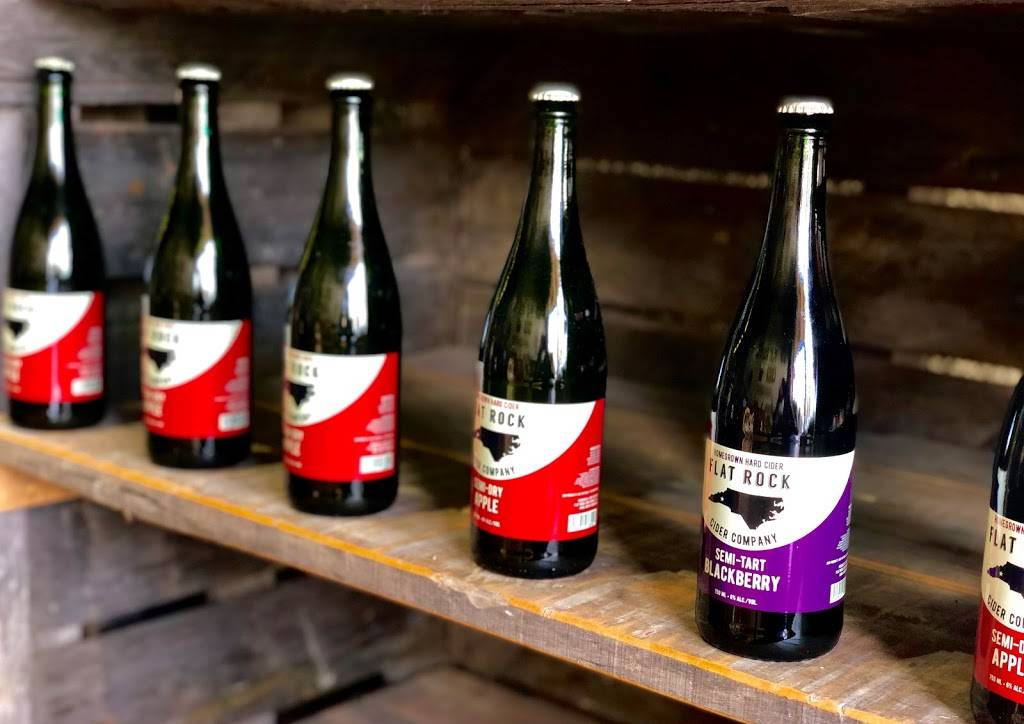 305 Lounge & Eatery | night club | 305 N Main St, Hendersonville, NC 28792, USA | 8285959656 OR +1 828-595-9656