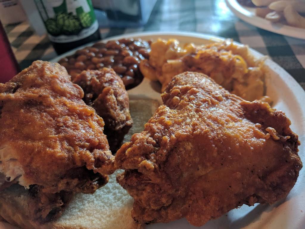 Guss World Famous Fried Chicken | restaurant | 5810 Greenbelt Rd, Greenbelt, MD 20770, USA | 2409655821 OR +1 240-965-5821