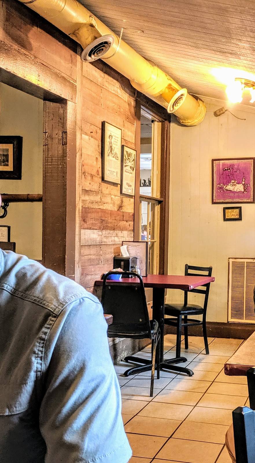 Dougs Place | restaurant | 696 GA-293, Emerson, GA 30137, USA | 7703829063 OR +1 770-382-9063