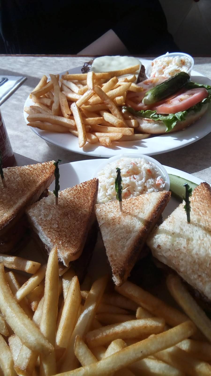 The Brownstone House Family Restaurant | restaurant | 961 Boston Post Rd, Guilford, CT 06437, USA | 2034581238 OR +1 203-458-1238