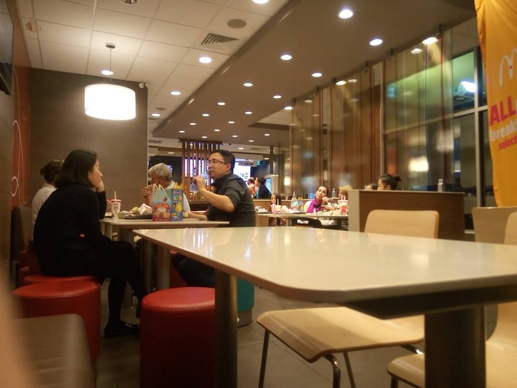 McDonalds | cafe | 229 Earl Stewart Dr, Aurora, ON L4G 6V5, Canada | 9058414363 OR +1 905-841-4363