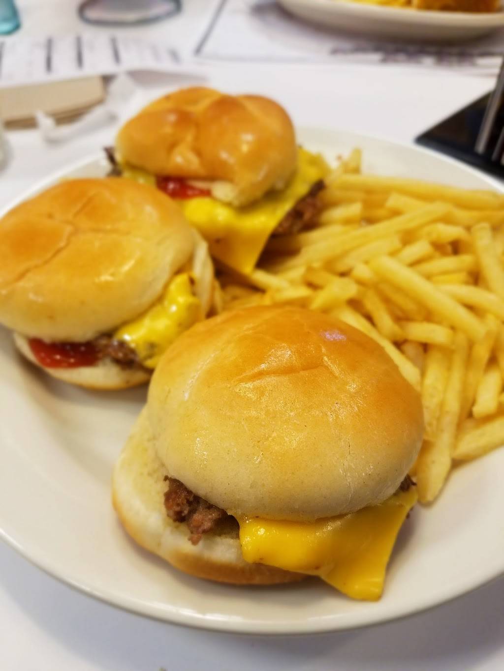 Steak n Shake | restaurant | 3409 US-60, Barboursville, WV 25504, USA | 3047332051 OR +1 304-733-2051