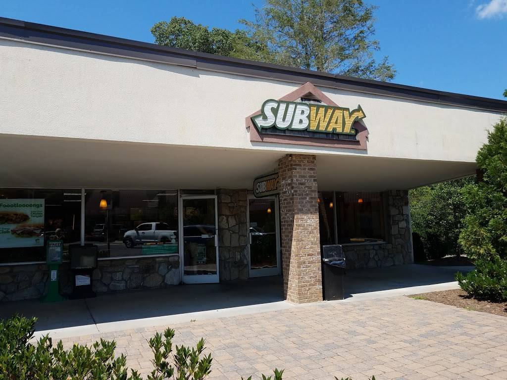 Subway | restaurant | 73 Highlands Plaza, Highlands, NC 28741, USA | 8285261706 OR +1 828-526-1706