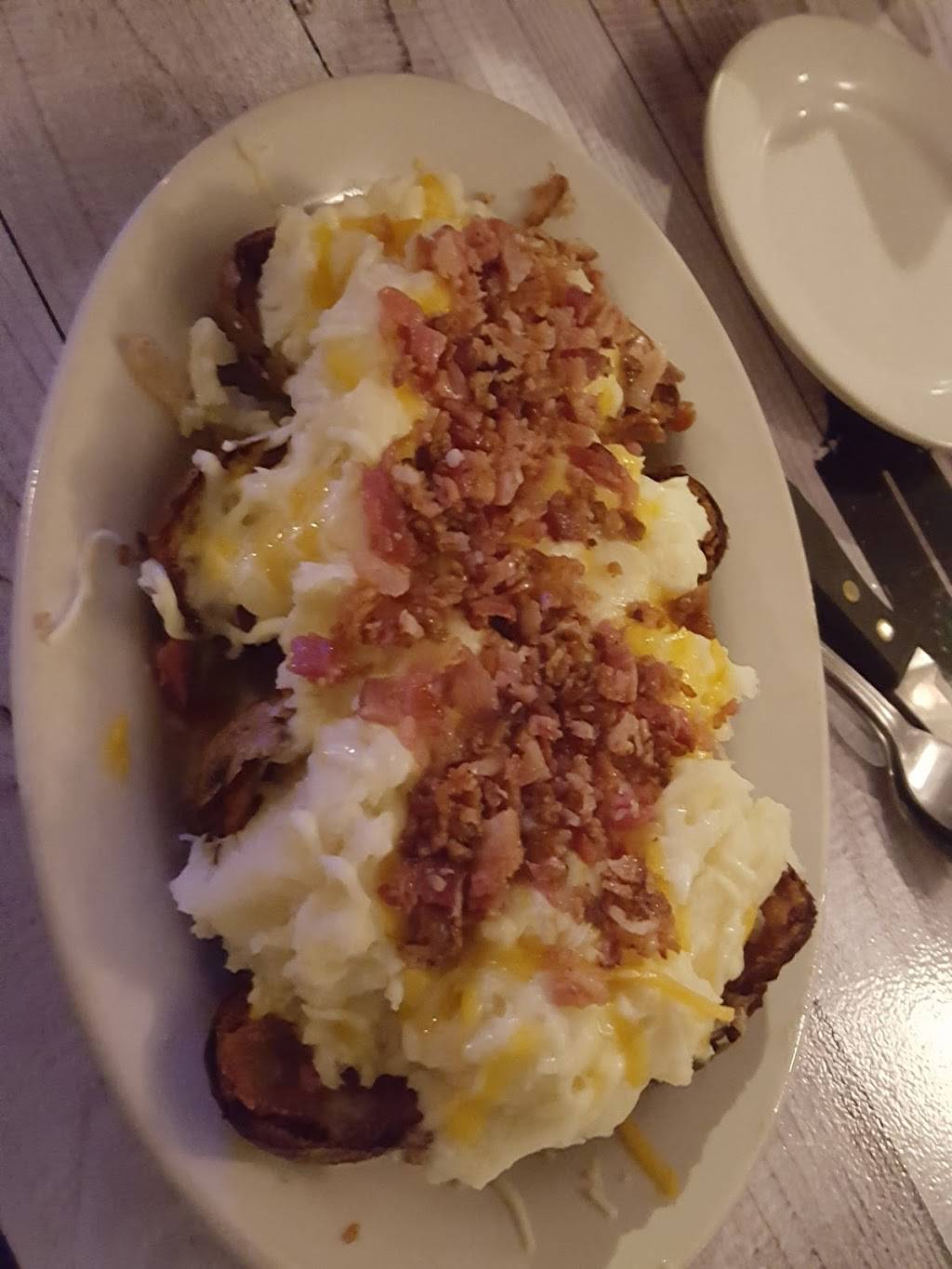 Darrylz Hometown Grille | restaurant | 116 Main St, Womelsdorf, PA 19567, USA | 4849301100 OR +1 484-930-1100