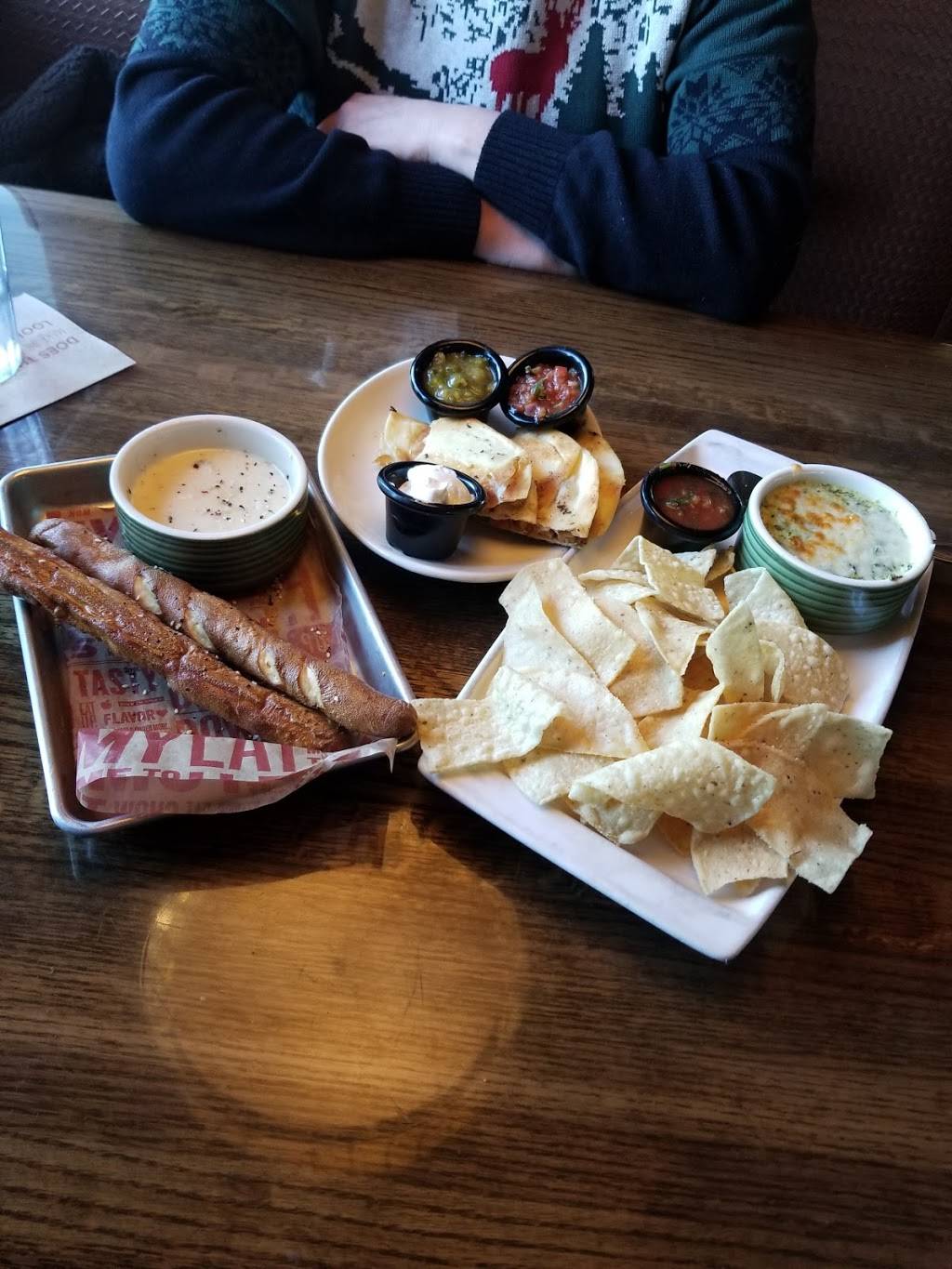 Applebees Grill + Bar | restaurant | 5600 Perkiomen Ave Shelbourne Square Shopping Center, Reading, PA 19606, USA | 6104042700 OR +1 610-404-2700