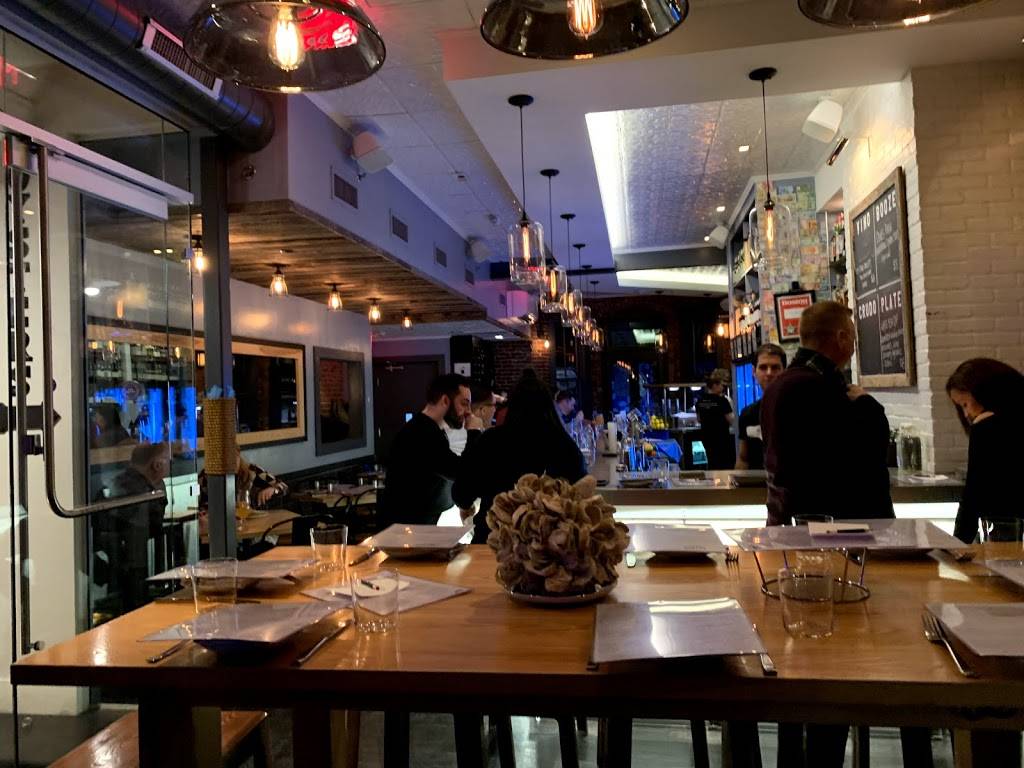 Select Oyster Bar | restaurant | 50 Gloucester St, Boston, MA 02115, USA | 8572398064 OR +1 857-239-8064