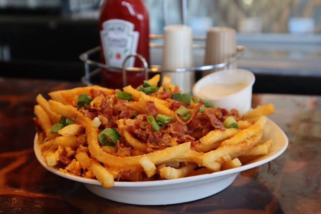 Gooeys American Grille | restaurant | 950 Gateway Commons Cir, Wake Forest, NC 27587, USA | 9197615191 OR +1 919-761-5191