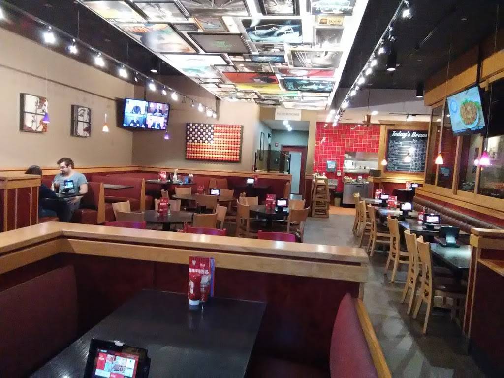 Red Robin Gourmet Burgers and Brews | restaurant | 552 Oakbrook Center, Oak Brook, IL 60523, USA | 6305742044 OR +1 630-574-2044
