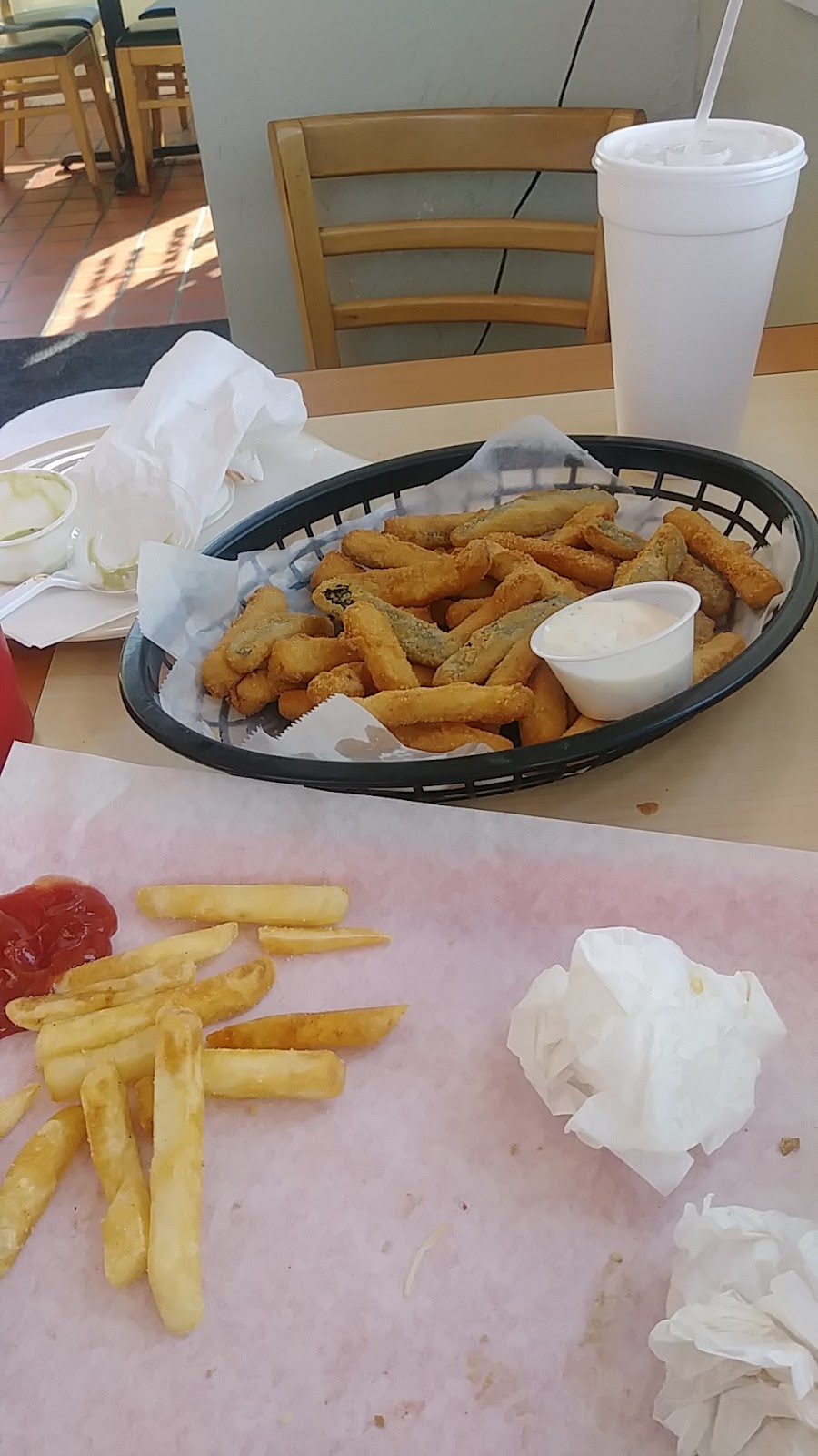 Jims Burgers | restaurant | 4030 Floyd Blvd, Sioux City, IA 51108, USA | 7122391460 OR +1 712-239-1460