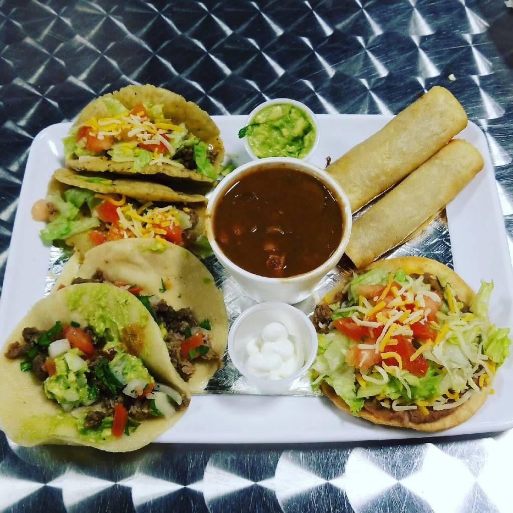 Las Tres Amigas | restaurant | 910 SE Military Dr, San Antonio, TX 78214, USA | 2103222835 OR +1 210-322-2835