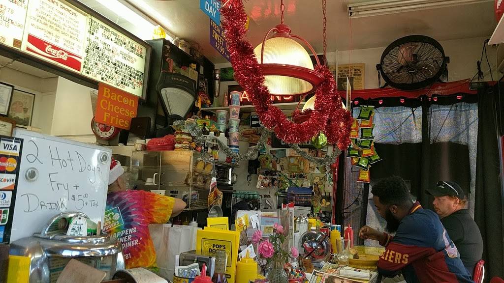 Pops Dogs & Mas Burgers | restaurant | 7301 Brook Rd, Richmond, VA 23227, USA | 8042665781 OR +1 804-266-5781