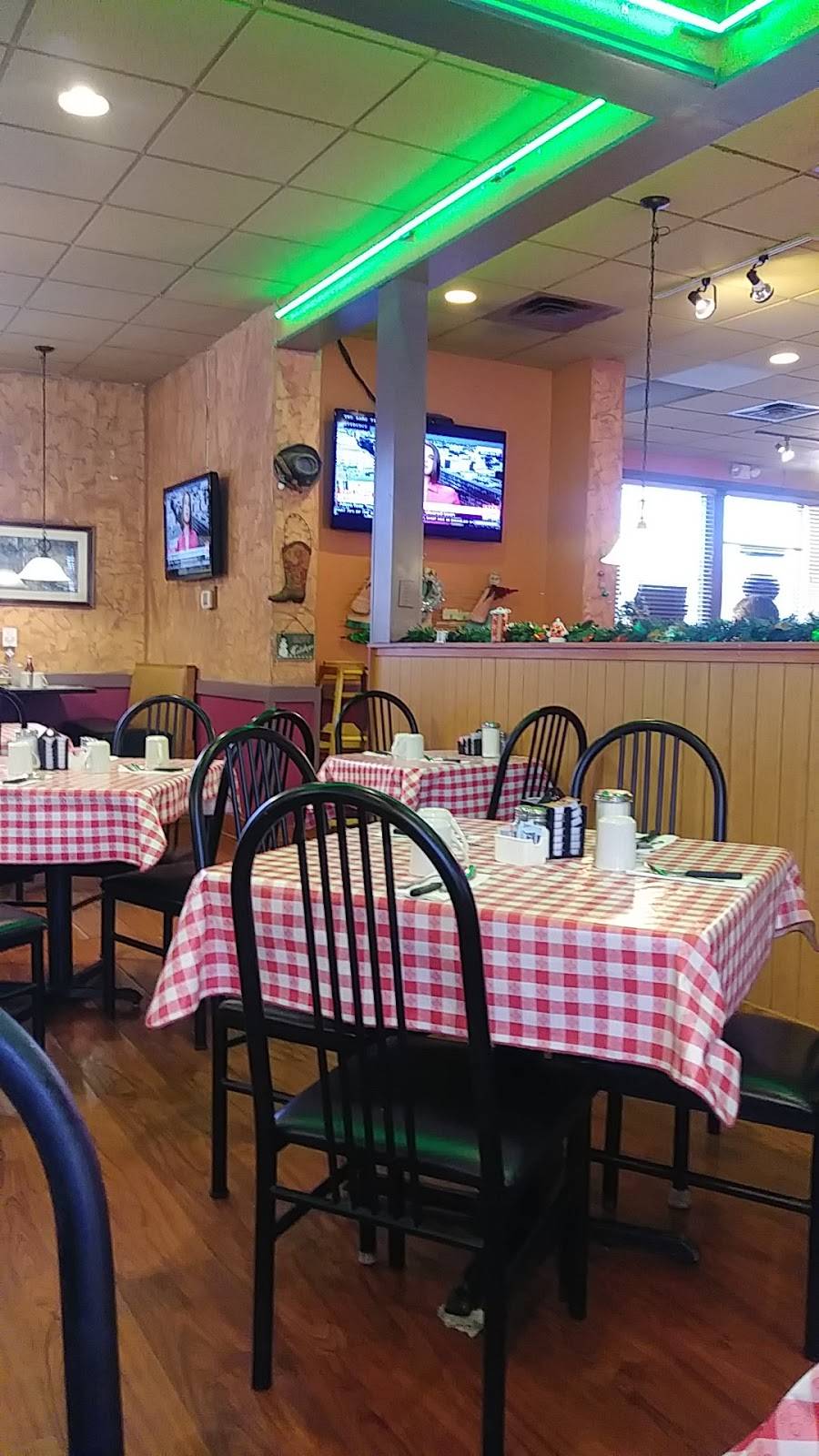 Lunas Family Restaurant | restaurant | 33 W Aurora Rd, Northfield, OH 44067, USA | 3304670282 OR +1 330-467-0282