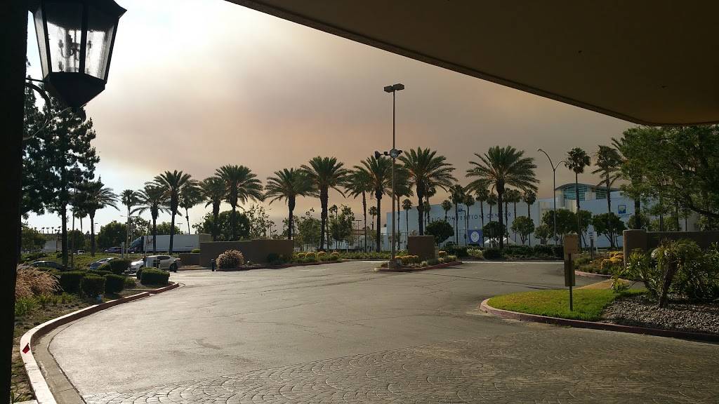 Pacific Grille | night club | 2200 E Holt Blvd, Ontario, CA 91761, USA | 9099755000 OR +1 909-975-5000