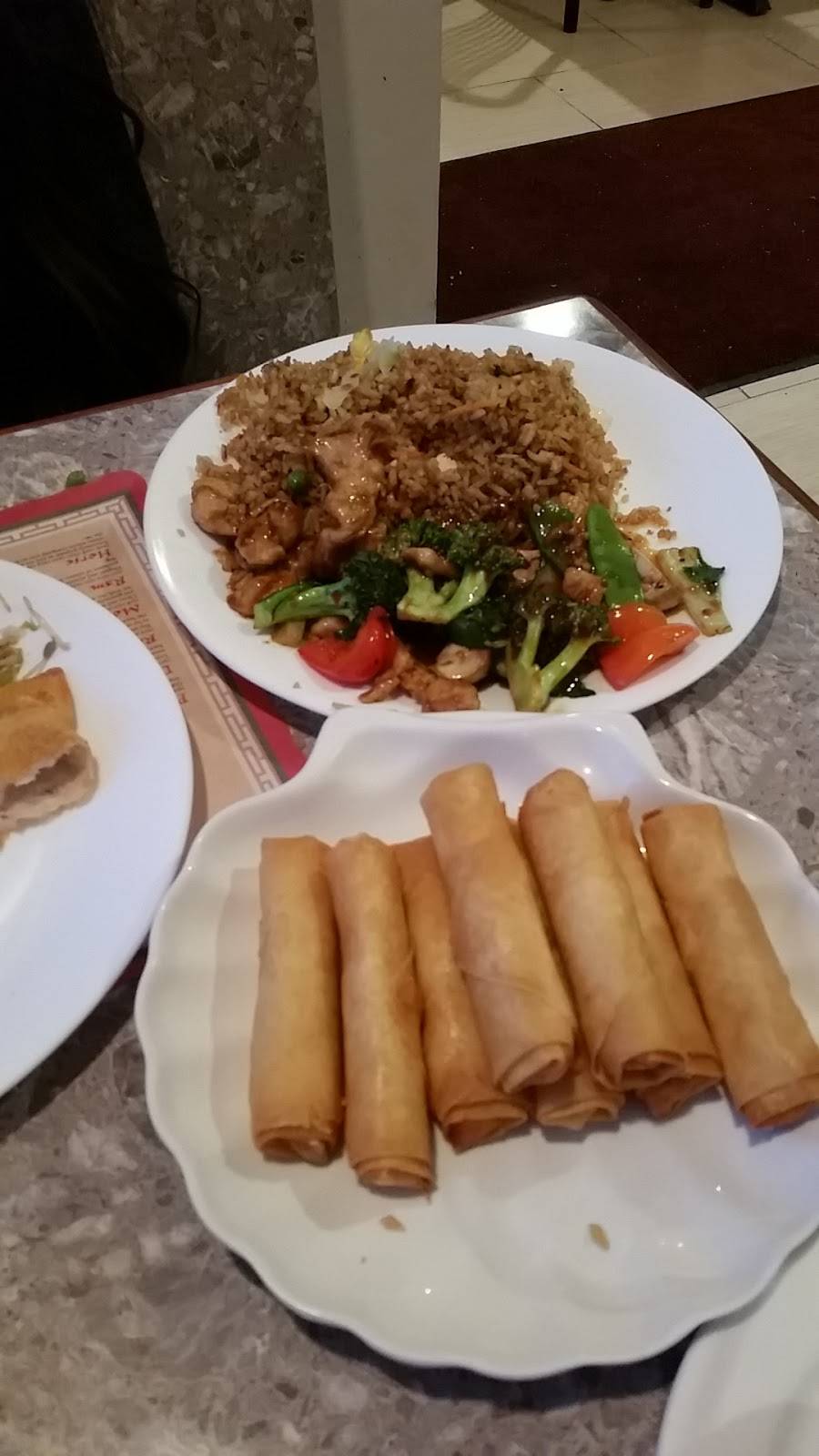 Mei Ling Chinese Food | restaurant | 15005 Yonge St, Aurora, ON L4G 1M5, Canada | 9057261218 OR +1 905-726-1218
