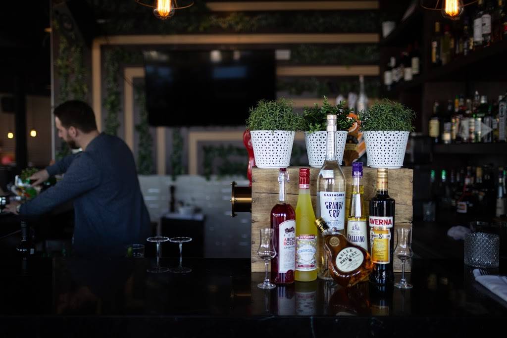 Restaurant Madiva | restaurant | 1253 Boulevard des Seigneurs, Terrebonne, QC J6W 4P7, Canada | 4503261230 OR +1 450-326-1230