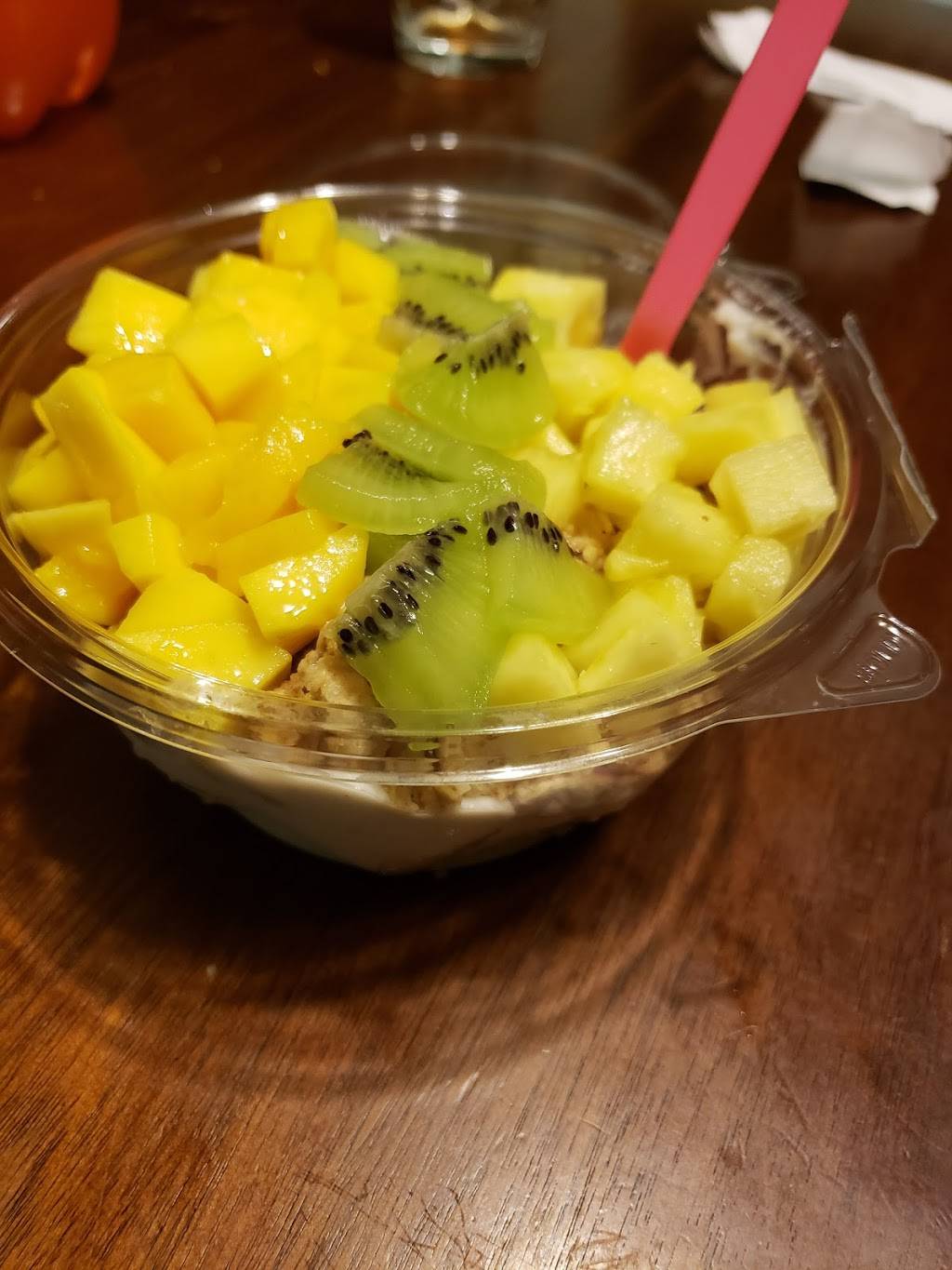 Sweetberry Bowls (Elmhurst) | restaurant | 156 N York St, Elmhurst, IL 60126, USA | 3312252970 OR +1 331-225-2970