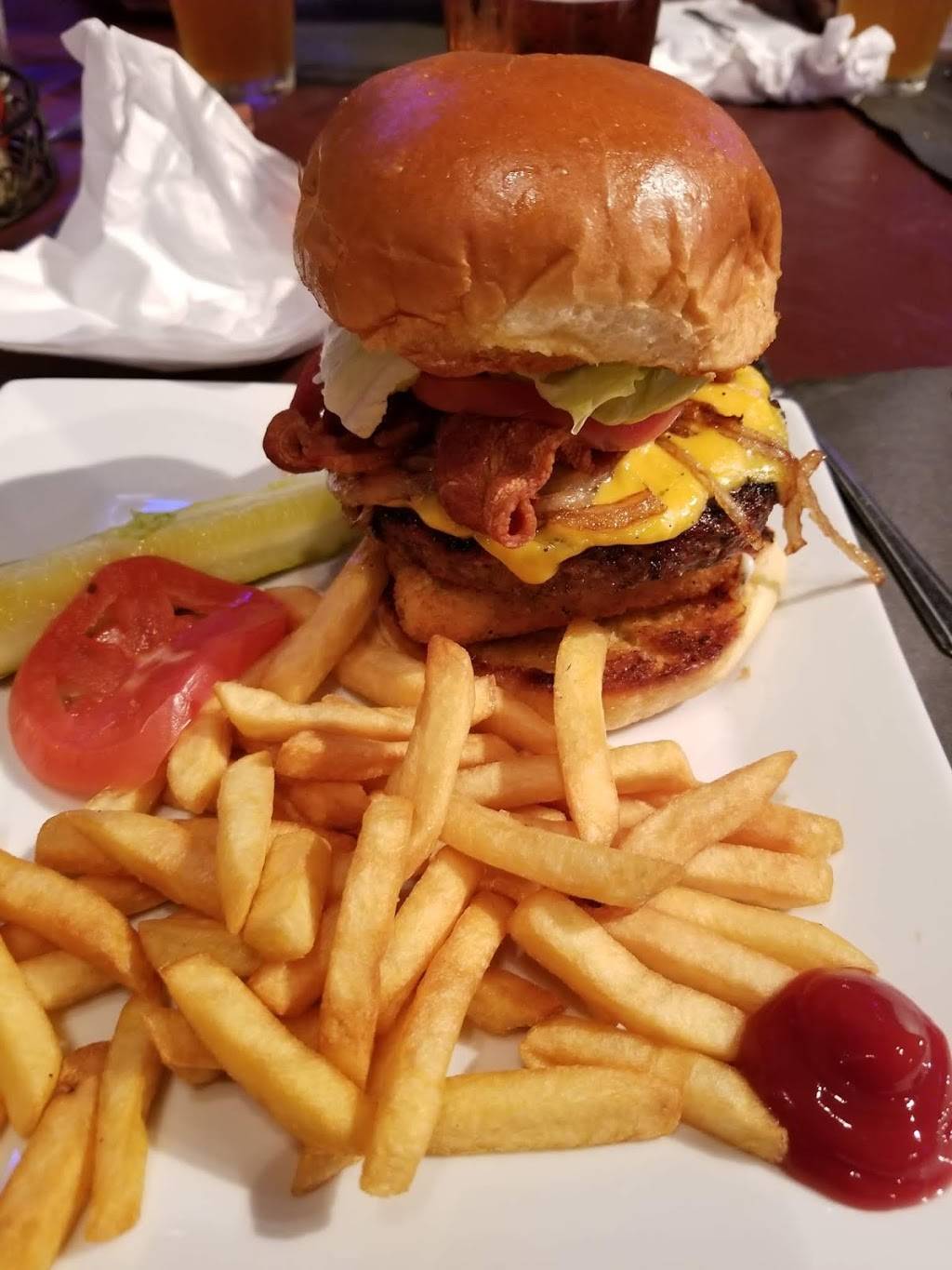 Charlie Meaneys | restaurant | 52 Central Ct, Valley Stream, NY 11580, USA | 5165962337 OR +1 516-596-2337