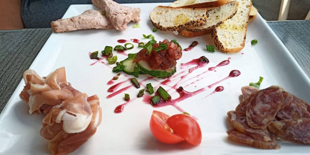 Restaurant Janick | restaurant | 995 Rue Richelieu, Beloeil, QC J3G 4P8, Canada | 4507141066 OR +1 450-714-1066