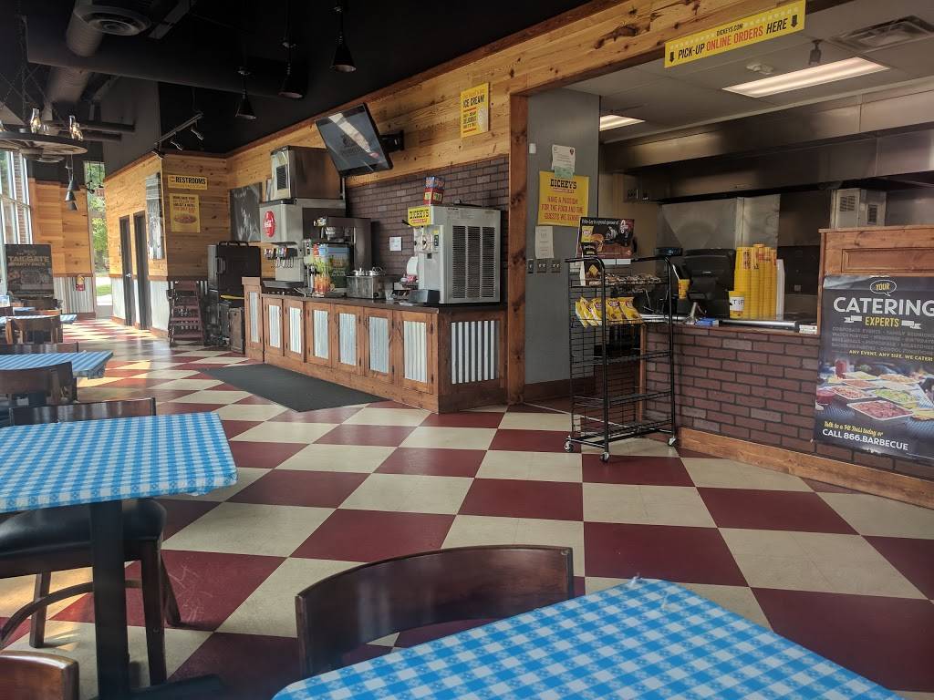 Dickeys Barbecue Pit | restaurant | 23123 Woodward Ave, Ferndale, MI 48220, USA | 2485653355 OR +1 248-565-3355