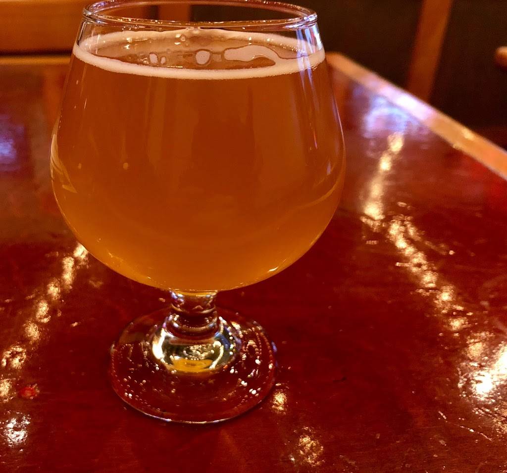 Hopvine Pub | restaurant | 507 15th Ave E, Seattle, WA 98112, USA | 2063283120 OR +1 206-328-3120