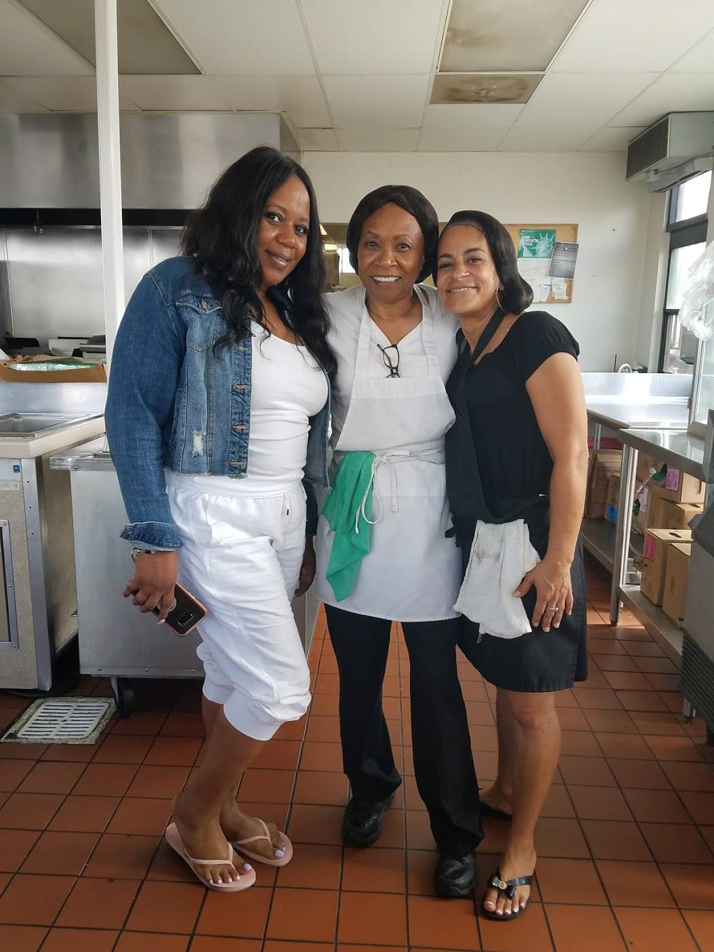 Maggie Bells Southern cooking | restaurant | 10111 Normandie Ave, Los Angeles, CA 90044, USA | 3236150031 OR +1 323-615-0031