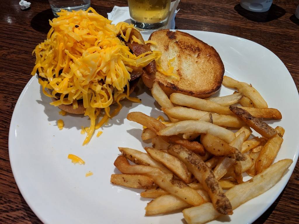 Granite City Food & Brewery | restaurant | 4755 1st Ave SE, Cedar Rapids, IA 52402, USA | 3193957500 OR +1 319-395-7500