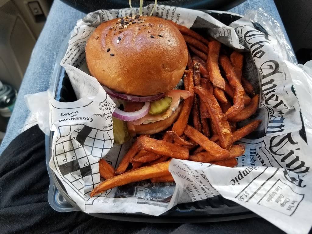 Gilis Kitchen | restaurant | 126 W Adams St # 102, Jacksonville, FL 32202, USA | 9044751400 OR +1 904-475-1400