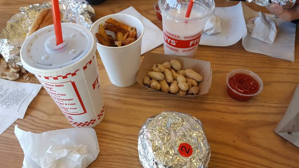 Five Guys | meal takeaway | 86 Plaistow Rd, Haverhill, MA 01830, USA | 9783612696 OR +1 978-361-2696