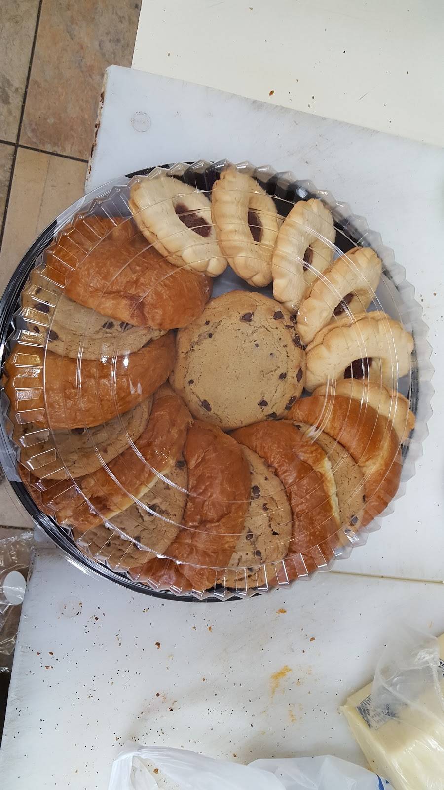 My Brothers Deli & Bagels | restaurant | 960 Bloomingdale Rd, Staten Island, NY 10309, USA | 7186053100 OR +1 718-605-3100