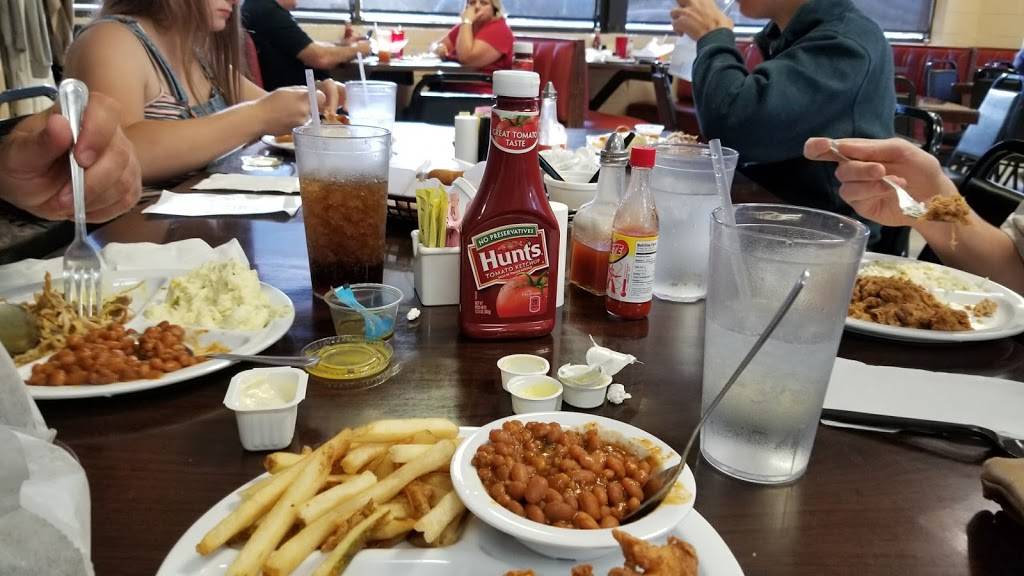 Skippers Forsyths Bar-B-Q | restaurant | 2362 N Garnett St, Henderson, NC 27537, USA | 2524385228 OR +1 252-438-5228