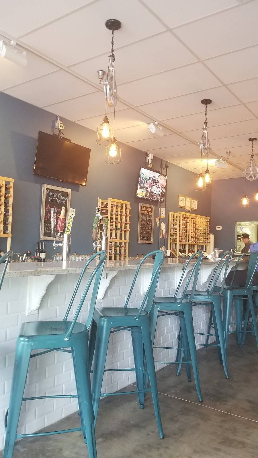 Wine 4 Oysters | restaurant | 1957 S Alafaya Trail, Orlando, FL 32828, USA | 4075077952 OR +1 407-507-7952