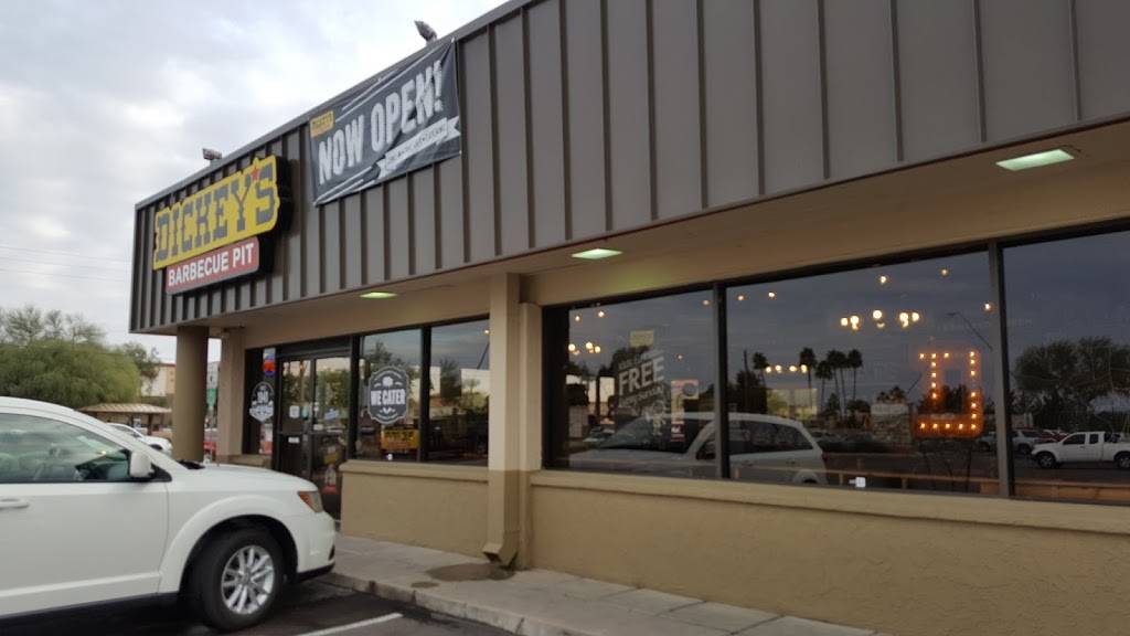 Dickeys Barbecue Pit | restaurant | 2748 S Alma School Rd, Mesa, AZ 85210, USA | 4804386666 OR +1 480-438-6666