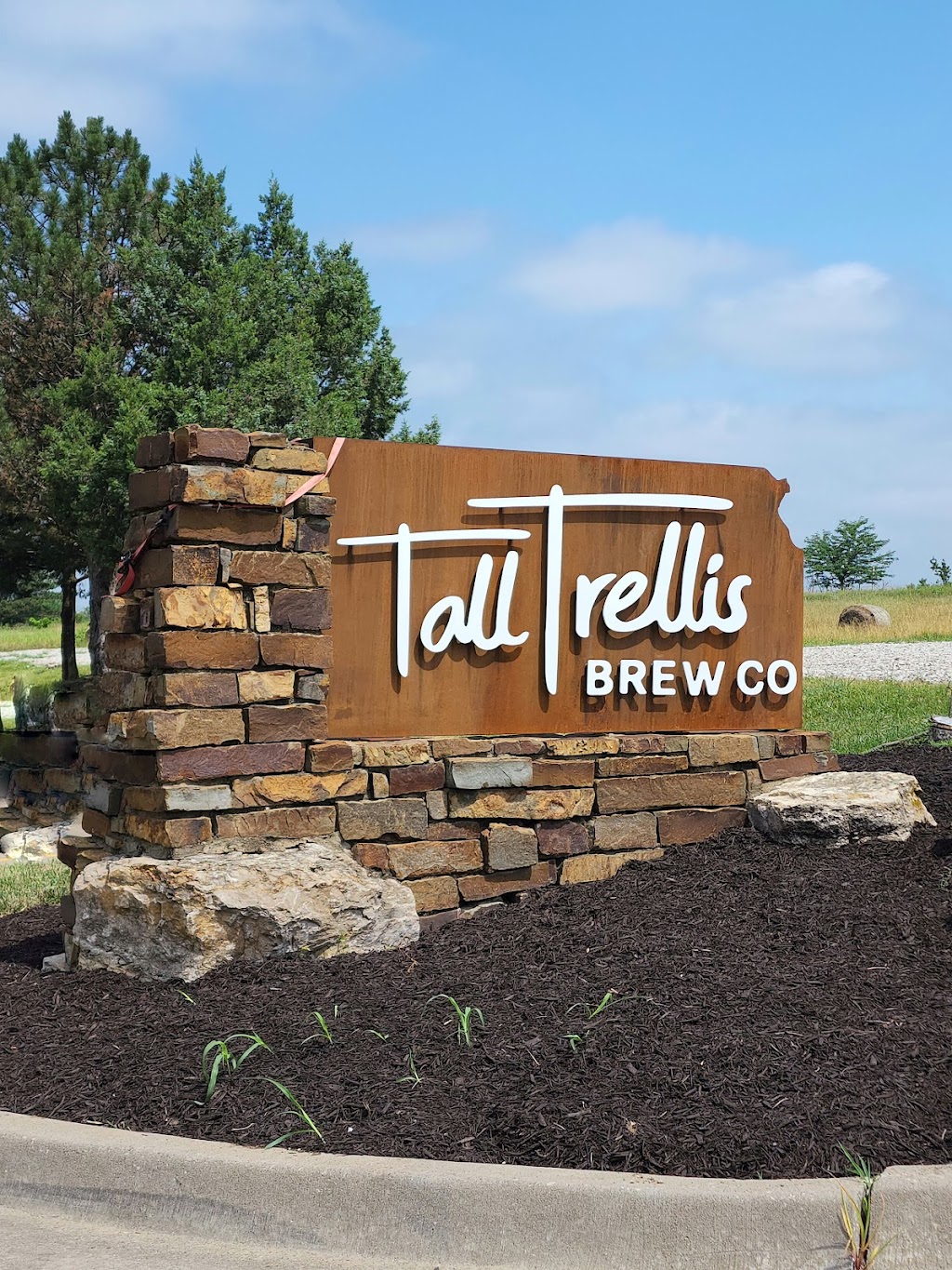 Tall Trellis Brew Co. | cafe | 25600 W Valley Pkwy, Olathe, KS 66061, USA | 9132495077 OR +1 913-249-5077