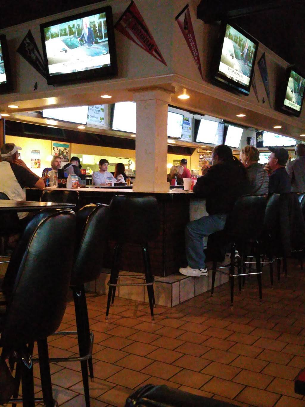 Backyard Sports Bar and Grill | restaurant | 9703 N Kings Hwy, Myrtle Beach, SC 29572, USA | 8434494500 OR +1 843-449-4500