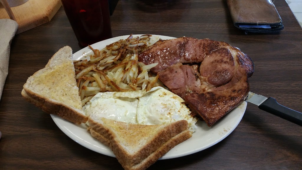 The Dinner Bell | restaurant | 9647 MO-125, Protem, MO 65733, USA | 4177854240 OR +1 417-785-4240