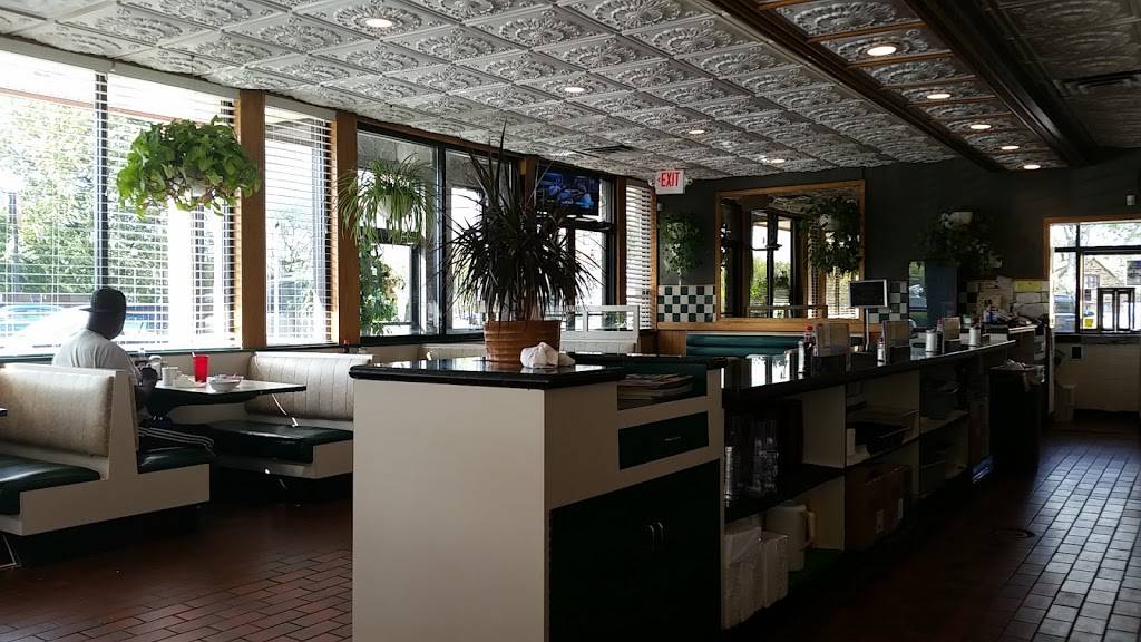 Finos Family Dining | restaurant | 450 N Perry St, Pontiac, MI 48342, USA | 2483346116 OR +1 248-334-6116