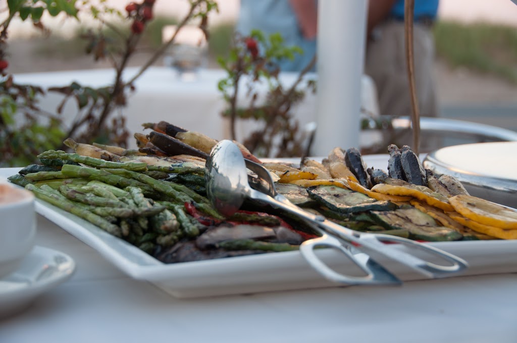 Beachead | restaurant | 598 Corn Neck Rd, New Shoreham, RI 02807, USA | 4014662249 OR +1 401-466-2249