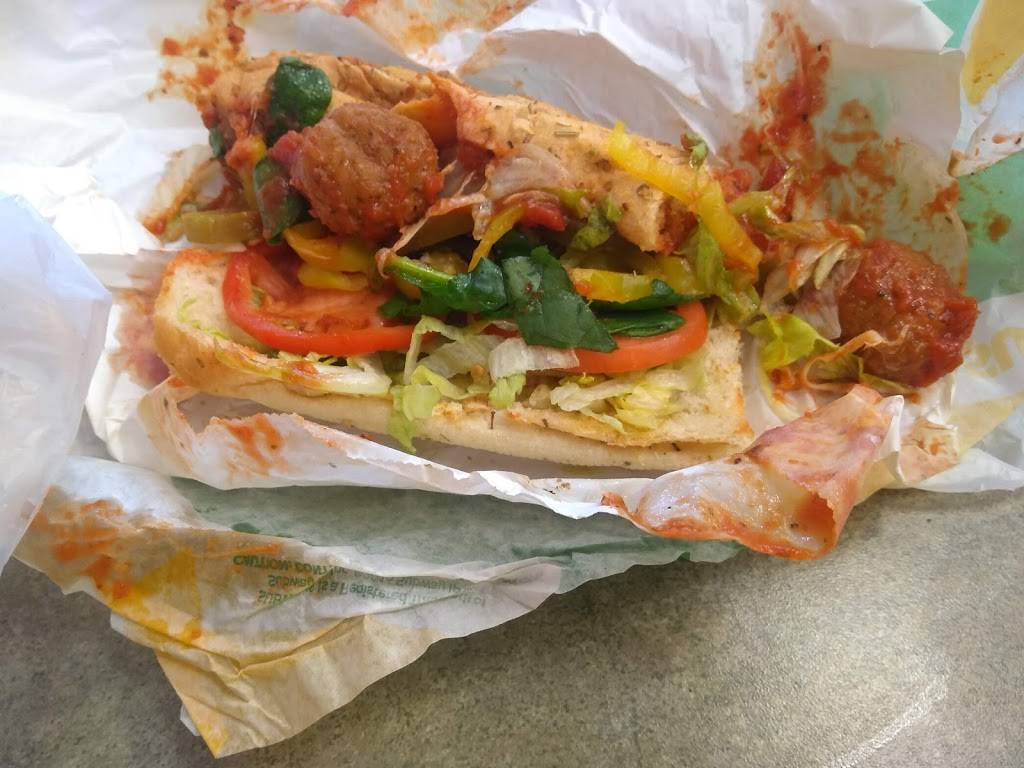 Subway Restaurants | restaurant | 239 NE 167th St, North Miami Beach, FL 33162, USA | 3056532626 OR +1 305-653-2626