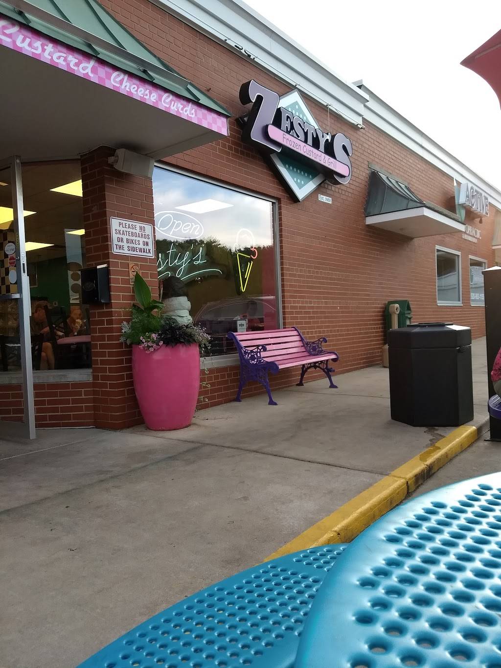 Zestys Frozen Custard & Grill | restaurant | 508 Greene Ave, Green Bay, WI 54301, USA | 9208840505 OR +1 920-884-0505