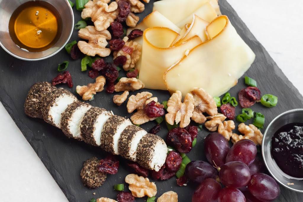 Saveurs Du Monde Cafe WestEdge | restaurant | 22 Westedge St Suite 101, Charleston, SC 29403, USA | 8436403986 OR +1 843-640-3986