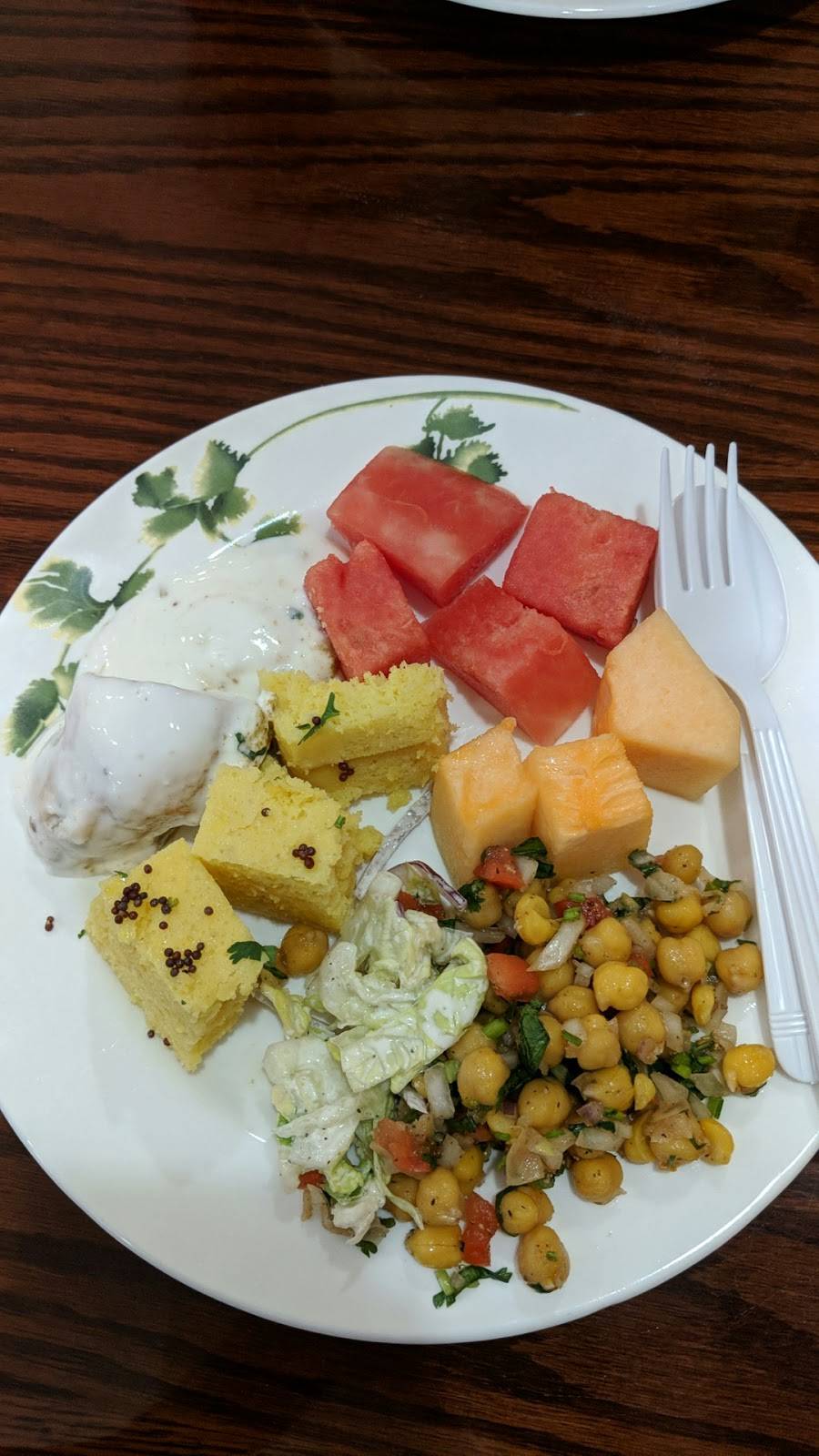 Royal Sweets | restaurant | 2025 E Fowler Ave, Tampa, FL 33612, USA | 8139776000 OR +1 813-977-6000