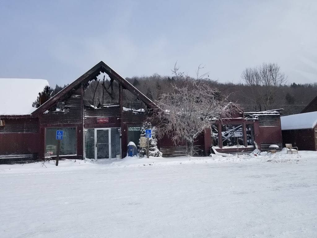 Betseys Dots of Dover | restaurant | 2 Mountain Park Plaza, West Dover, VT 05356, USA | 8024646476 OR +1 802-464-6476