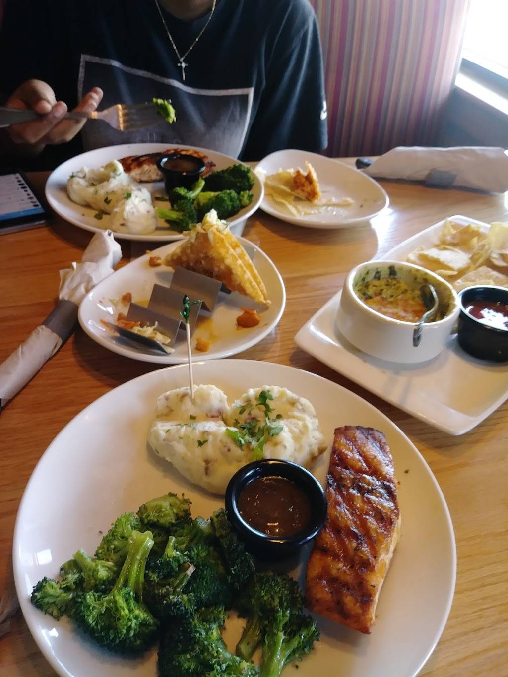 Applebees Grill + Bar | restaurant | 2263 S Shore Center, Alameda, CA 94501, USA | 5105227071 OR +1 510-522-7071