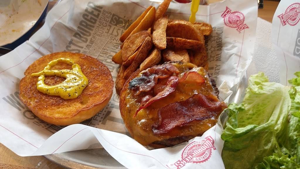 Fuddruckers | restaurant | 7750 Tidewater Dr Suite 301, Norfolk, VA 23505, USA | 7572275334 OR +1 757-227-5334