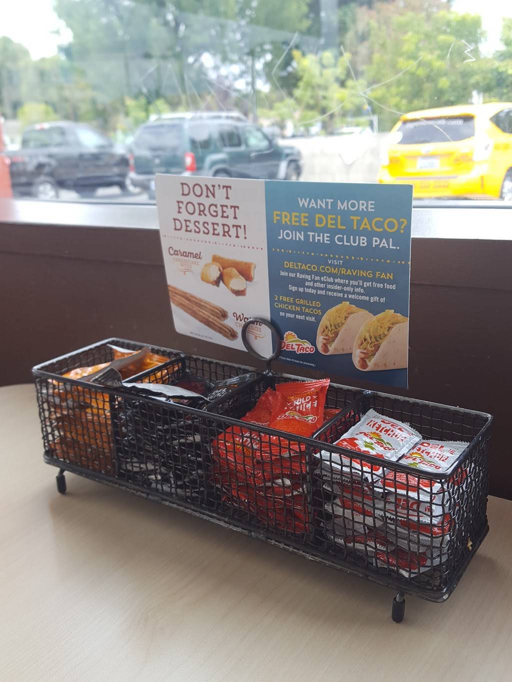 Del Taco | meal takeaway | 19644 Vanowen St, Reseda, CA 91335, USA | 8183453376 OR +1 818-345-3376