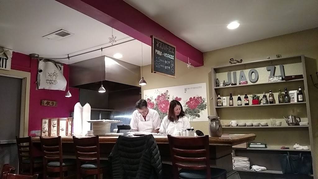 Snappy Dragon | restaurant | 8917 Roosevelt Way NE, Seattle, WA 98115, USA | 2065285575 OR +1 206-528-5575