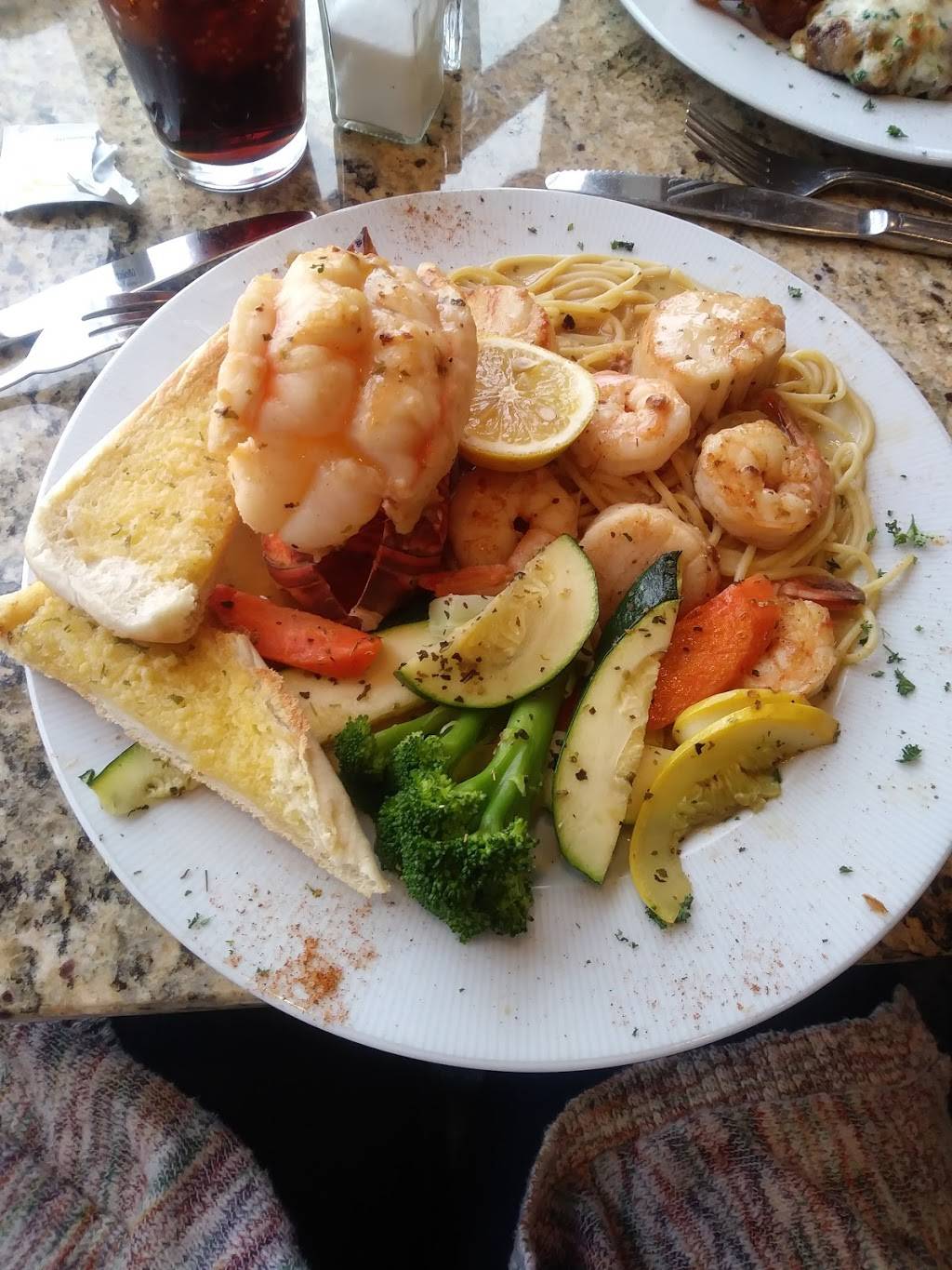 Heaths Waterfront Grill | restaurant | 1217 Graves Harbor Trail, Huddleston, VA 24104, USA | 5406320163 OR +1 540-632-0163