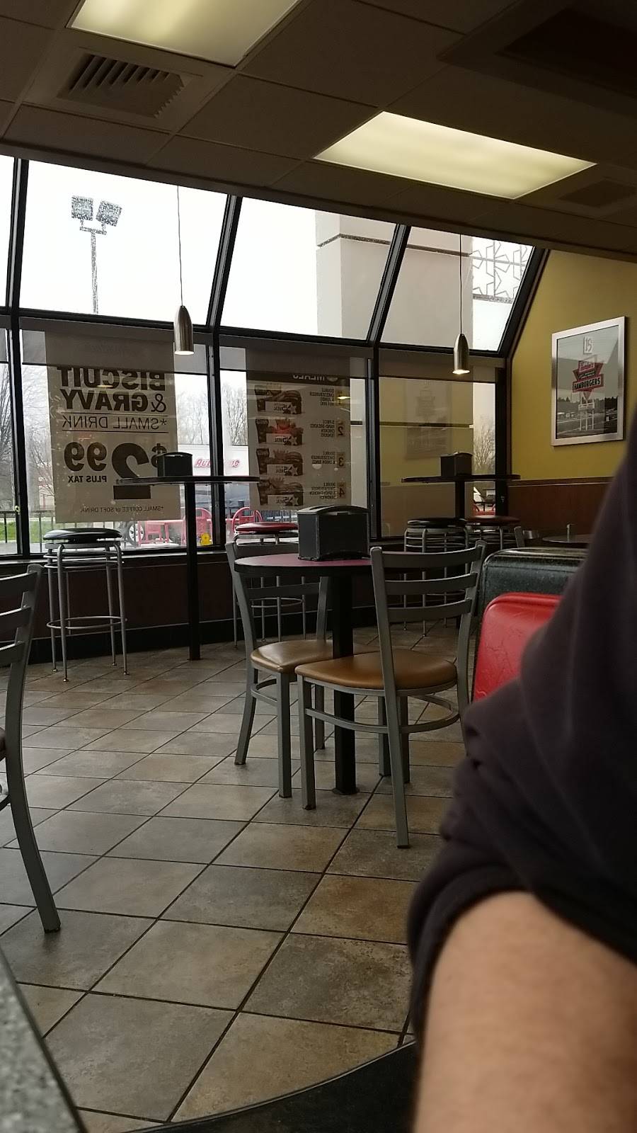 Hardees | restaurant | 7160 IN-67, Pendleton, IN 46064, USA | 7657787922 OR +1 765-778-7922